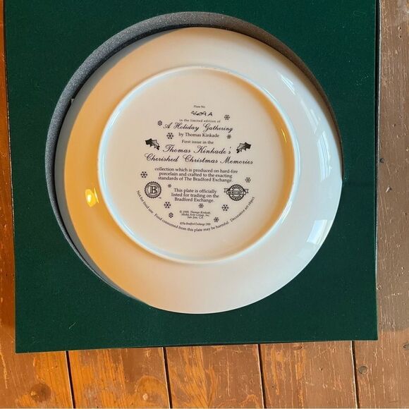 Thomas Kinkade Vintage ‘A Holiday Gathering’ Decorative Plate - Picture 2 of 5